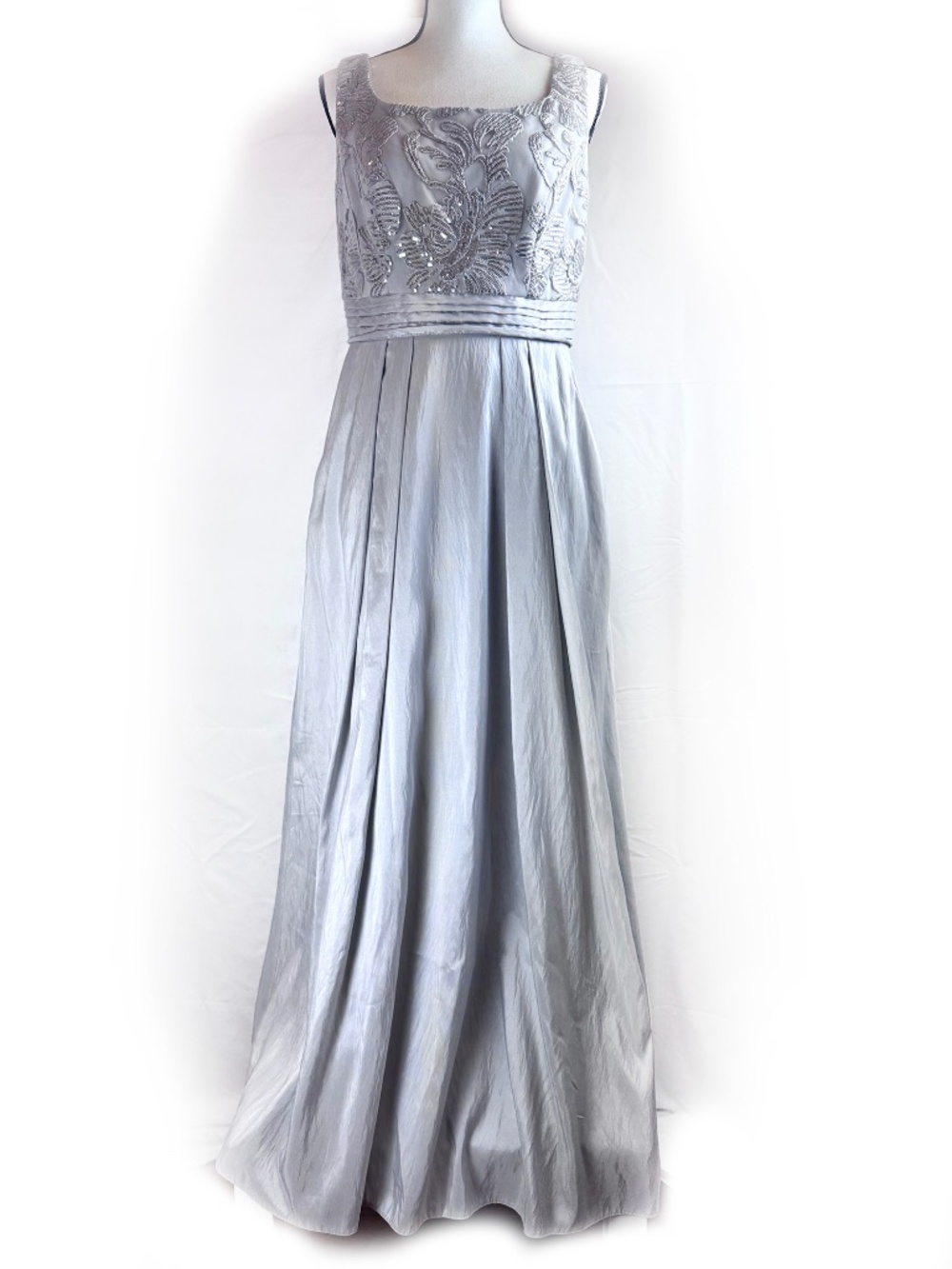 Like-New Alex Evenings Formal Gown for Wedding/Prom/Evenings - Size 8 (A208)